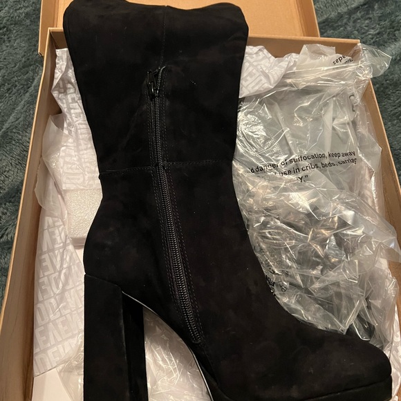 Steve Madden Suede Boot - Picture 3 of 3